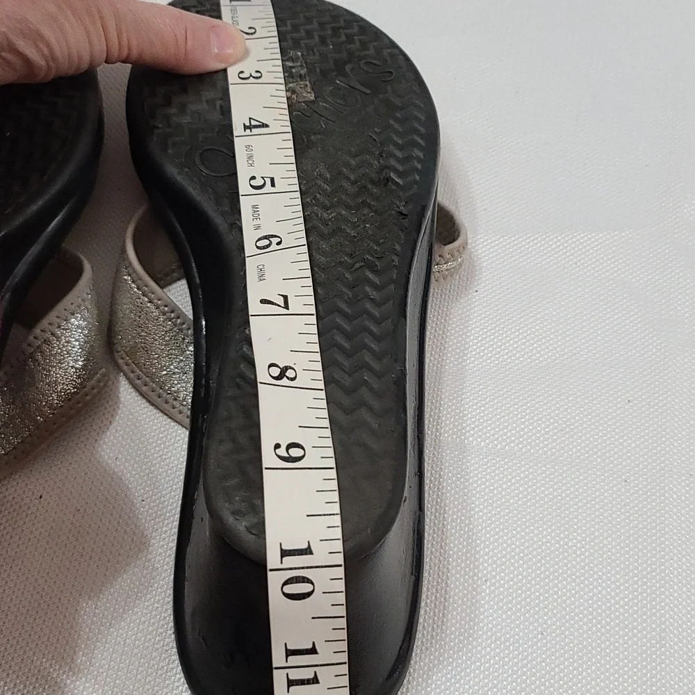 Skechers Womens Wedge‎ Sandals Strappy Shimmery Silver Approx Sz 10 GUC READ